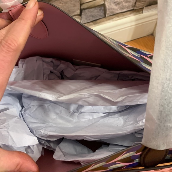 Limited edition 🔥Authentic Kate Spade Reversible leather tote/wristlet - Picture 7 of 8